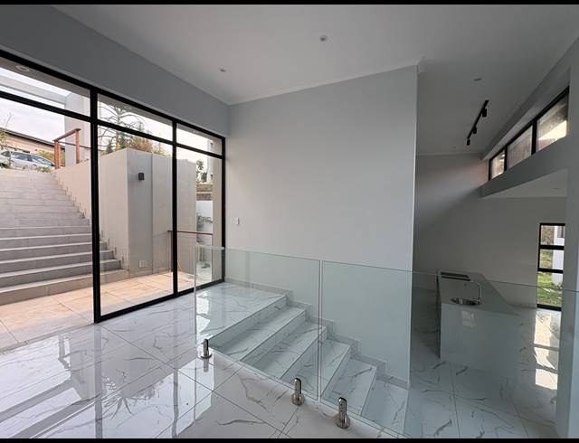 4 BEDROOM FREEHOLD FOR SALE IN TINLEY MANOR